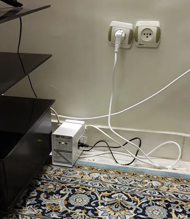 محافظ ولتاژ سارا مدل P152F مناسب برای تلویزیون و کامپیوتر