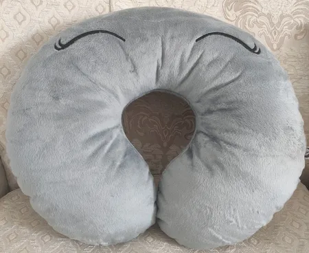 بالش دور گردنی دل لونا طرح چشمک کد 029