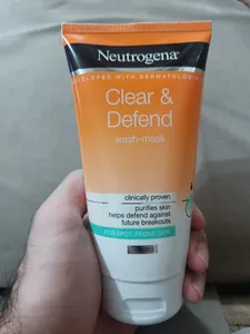 تجریه خرید اسکراب لایه بردار صورت نوتروژینا مدل Clear & Defend حجم 150 میلی لیتر