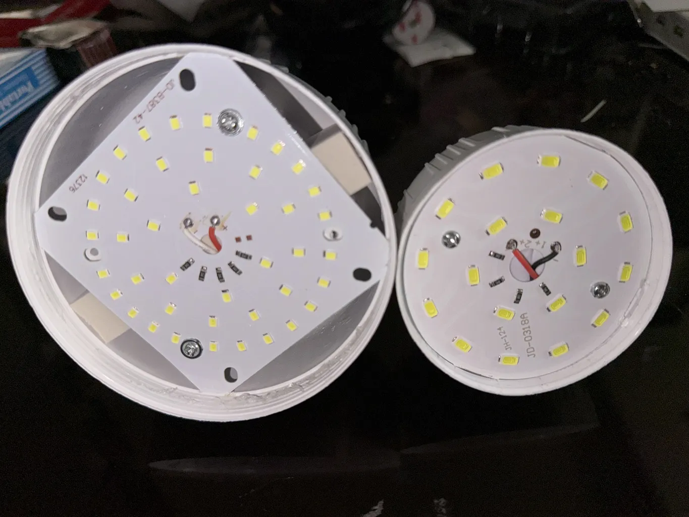 چراغ آویز چادر هارمن مدل HR40W با نور مهتابی