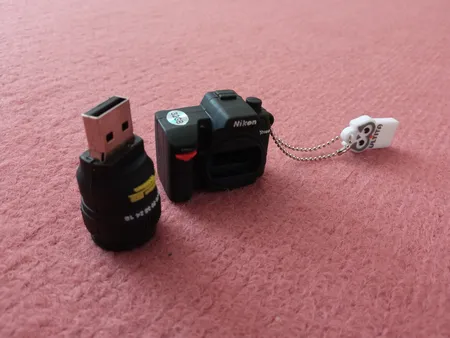 فلش مموری طرح دوربین عکاسی نیکون مدل Ultita -CN01 ظرفیت 32 گیگابایت