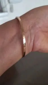 تجریه خرید النگو طلا کم اجرت 18 عیار زنانه وی وی گلد گالری مدل آینه ای سایز 3