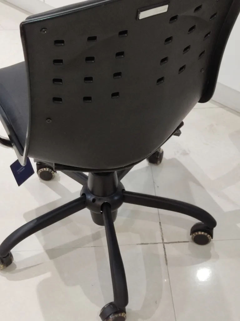 صندلی اداری بتیس مدل E202K