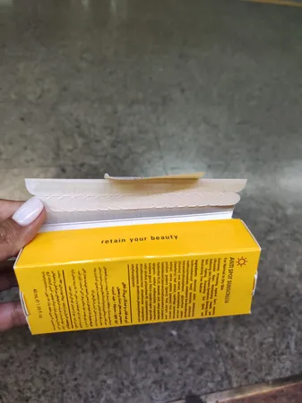 کرم ضدآفتاب و ضدلک بی‌رنگ لافارر مدل SPF50، مناسب پوست‌های خشک و معمولی، حجم 40 میلی‌لیتر