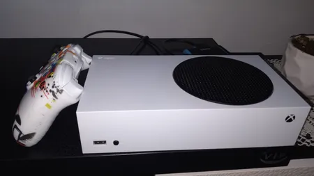 کنسول بازی مایکروسافت مدل XBOX SERIES S ظرفیت 512 گیگابایت به همراه کارت طلایی نصب بازی