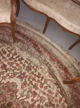 فرش ماشینی رادین اصفهان طرح گرد گل رز رنگ زمینه صدفی