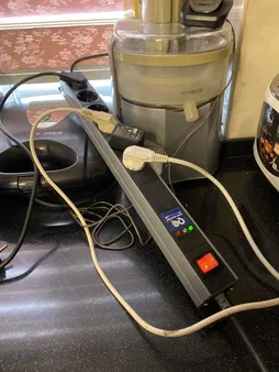 محافظ ولتاژ پارت الکتریک مدل PE5143