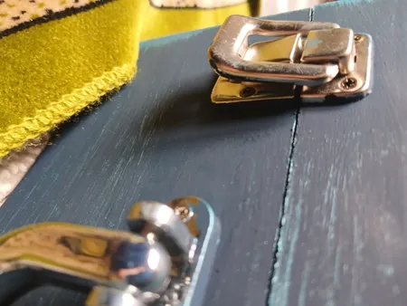 جعبه هدیه چوبی مدل چمدان طرح خطاطی کد WS128