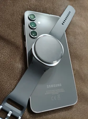 ساعت هوشمند 44 میلی‌متری سامسونگ مدل Galaxy Watch 8 با بند پلاستیکی