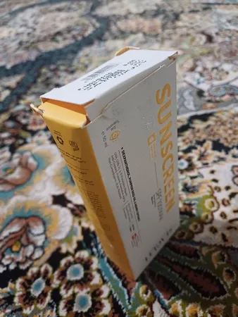 کرم ضدآفتاب رنگی فاقد چربی سی گل 50 میلی‌لیتر