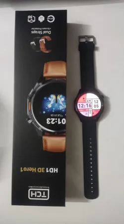 ساعت هوشمند تی سی اچ مدل TCH HD1 3D Hero1 دارای قابلیت های کنترل موسیقی (Music Player)، قابلیت مکالمه از طریق بلوتوث، پشتیبانی از زبان فارسی در منو و سیستم‌عامل، قابلیت تغییر طرح ساعت یا تم بند چرم مصنوعی