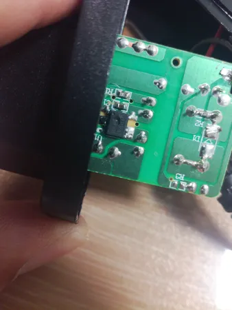 آداپتور 12 ولت 1 آمپر کد 1210