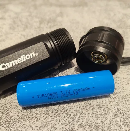 چراغ قوه دستی کملیون مدل RT393