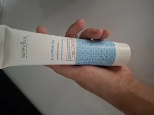 تجریه خرید ژل شستشوی صورت سروینا مخصوص پوست دارای آکنه مدل Acne Skin حجم 100میلی لیتر