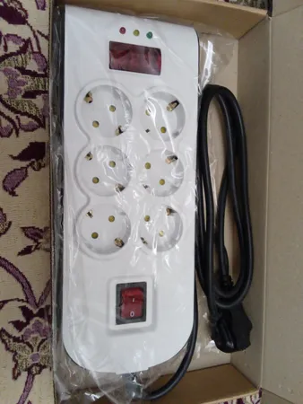 محافظ ولتاژ پارت الکتریک مدل PE8802