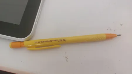 مداد نوکی 2 میلی متری مدل  کلاسیک تراش دار کد 03 بسته 2 عددی