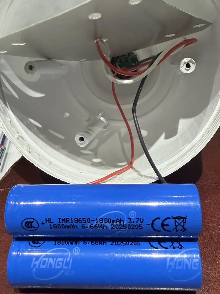 چراغ آویز چادر هارمن مدل HR40W با نور مهتابی