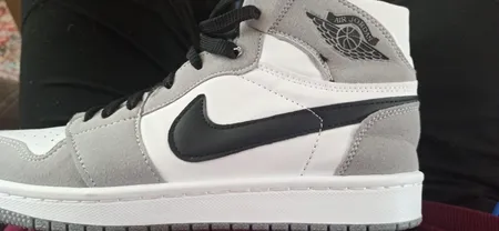 کفش مخصوص دویدن مدل Air Jordan 1 Mid Light Smoke