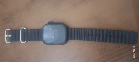 ساعت هوشمند جابون مدل ULTRA 9 دارای قابلیت‌های صفحه نمایش رنگی و لمسی، کنترل موسیقی، قابلیت مکالمه از طریق بلوتوث ، پشتیبانی از زبان فارسی در منو و سیستم‌عامل بند سیلیکون،