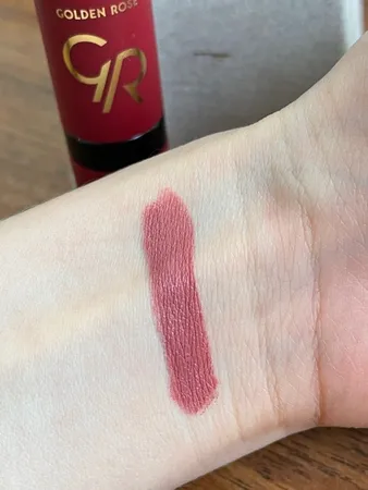 رژلب جامد گلدن رز مدل Velvet شماره 02