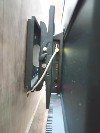 تلویزیون 50 اینچ ال ای دی هوشمند ایکس ویژن مدل 50XYU755