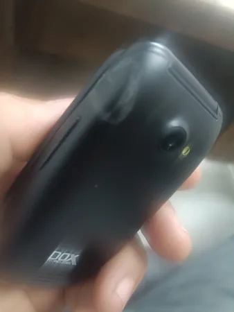 گوشی موبایل داکس مدل V435 دو سیم‌ کارت ظرفیت 64 مگابایت و رم 32 مگابایت