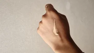 تجریه خرید فلوئید ضد آفتاب رنگی شون مدل Tinted محافظ UVA ،UVB و PA+++، ضد حساسیت، بدون چربی، مناسب انواع پوست‌ حجم 50 میلی لیتر