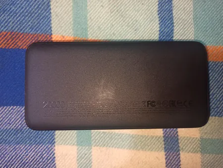 پاوربانک 18 وات شیائومی مدل Redmi ظرفیت 20000 میلی آمپرساعت به همراه کابل تبدیل microUSB