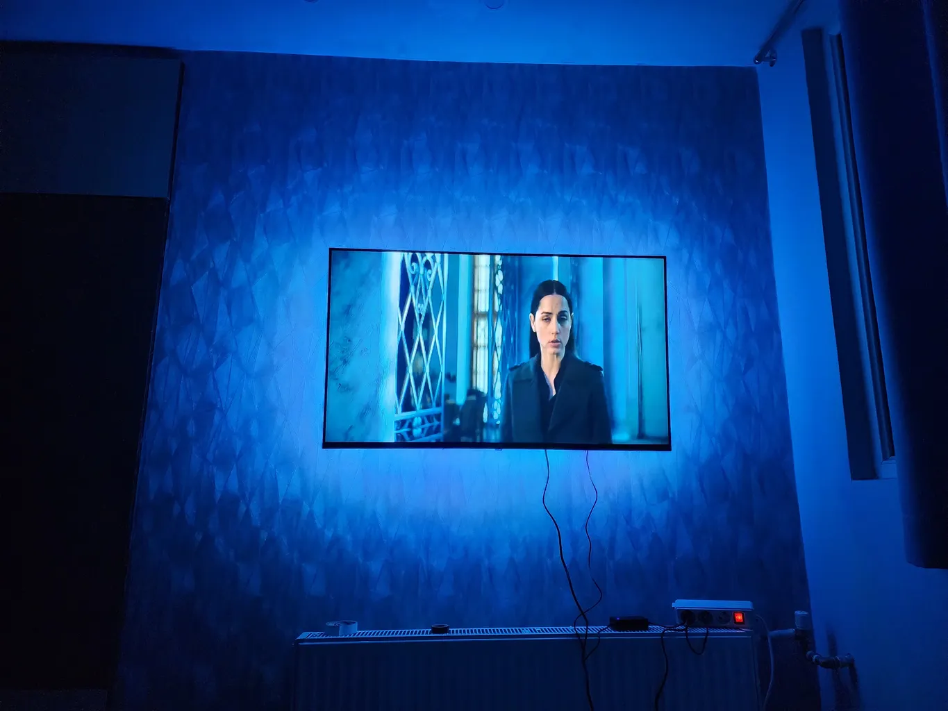 تلویزیون ال ای دی هوشمند سام مدل UQ43D6500MH سایز 43 اینچ