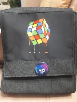 کیف دوشی پسرانه گالری چی چاپ طرح روبیک کد 65748