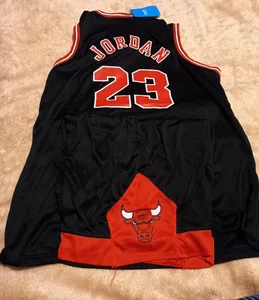 تجریه خرید ست تاپ و شلوارک ورزشی مردانه مدل شیکاگو بولز BK