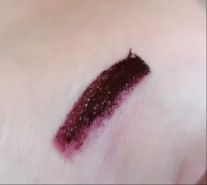 تجریه خرید رژ لب مایع این لی مدل black cherry شماره M356