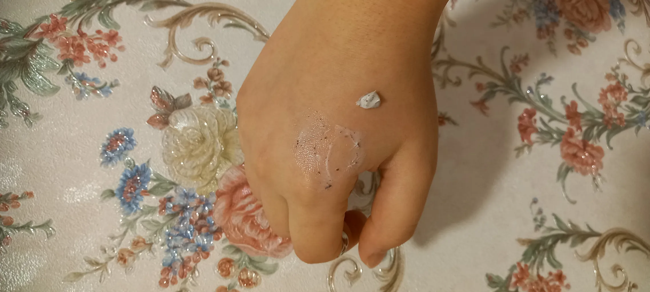 اسکراب لایه بردار صورت رینوزیت مدل 019 حجم 200 میلی لیتر