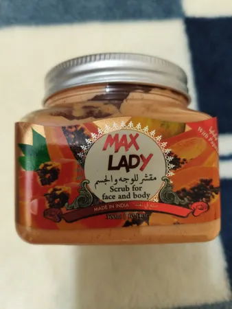 اسکراب لایه بردار پوست مکس لیدی مدل Pomegranate حجم 300 میلی لیتر