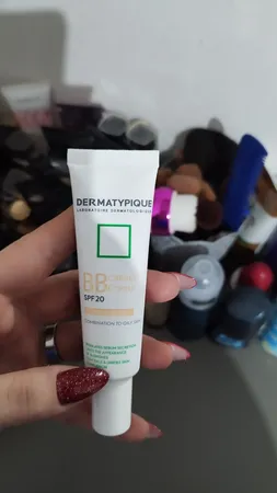 کرم پودر BB درماتیپیک دارای spf 20 رنگ بژ طبیعی حجم 30 میلی لیتر