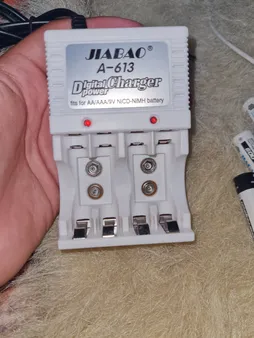 شارژر جیابائو مدل A-613 به همراه 4 باتری شارژی قلمی