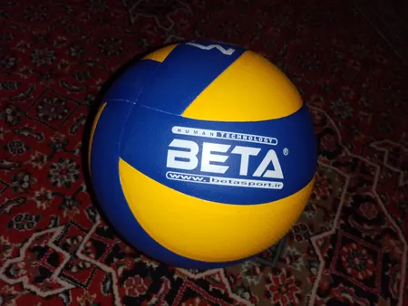 توپ والیبال چرمی بتا مدل MVA6000 سایز 5