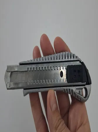 کاتر مدل D-10 به همراه 10عدد تیغه یدک