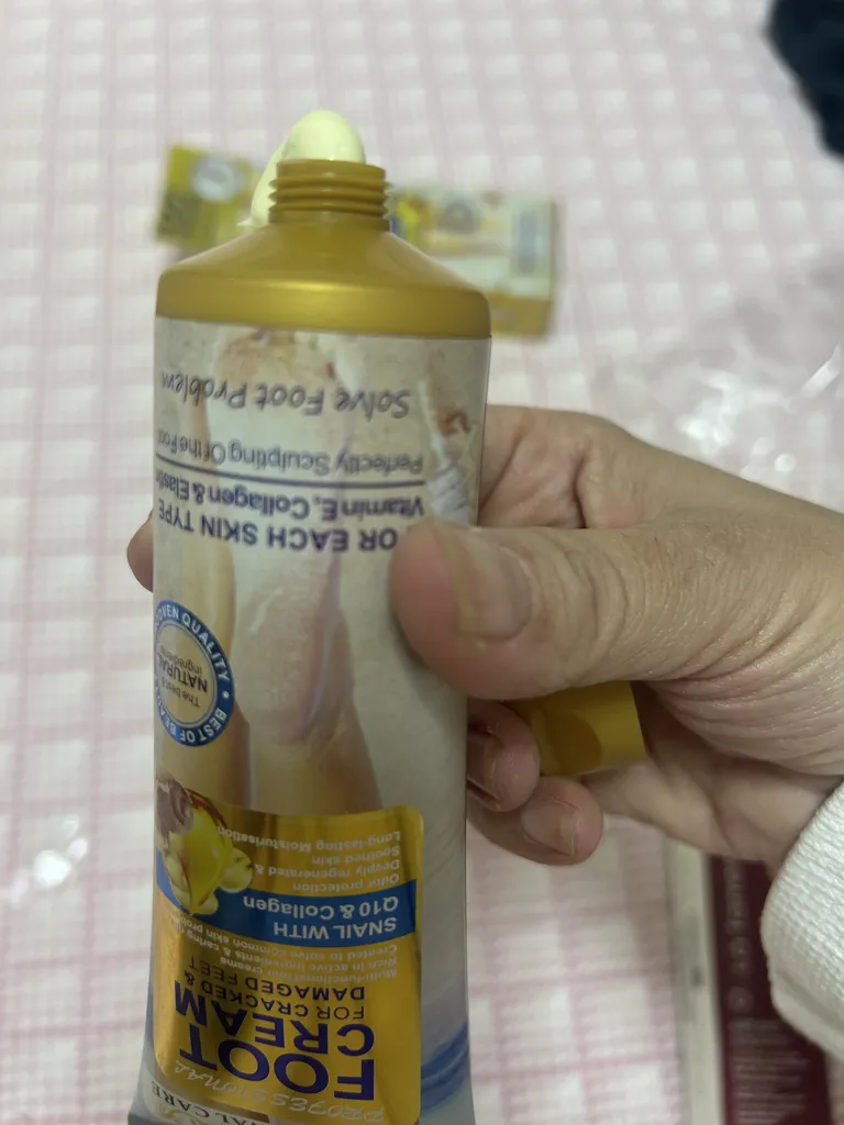 کرم ترک پا وکالی مدل حلزون و کلاژن حجم 130 میلی لیتر