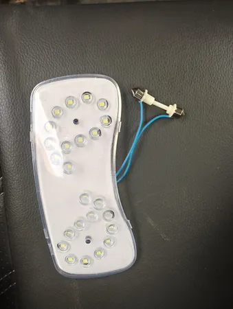 چراغ سقف خودرو وارون مدل P-562-SMD مناسب برای کوییک