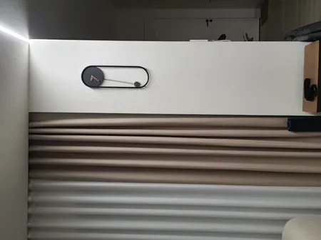 ساعت دیواری طرح پاندول دار فلزی مدل ارغوان