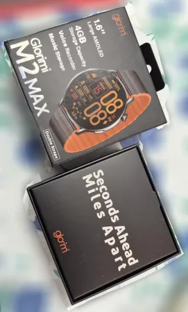 ساعت هوشمند گلوریمی مدل M2 MAX دارای قابلیت های صفحه نمایش رنگی، صفحه نمایش لمسی، قابلیت مکالمه از طریق بلوتوث بند سیلیکون