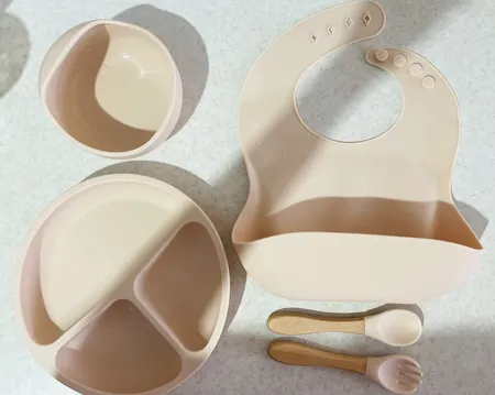 ست ظرف غذا خوری 5 تکه کودک مدل SILICONE