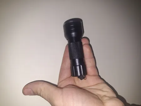 چراغ قوه دستی مدل HW-F600