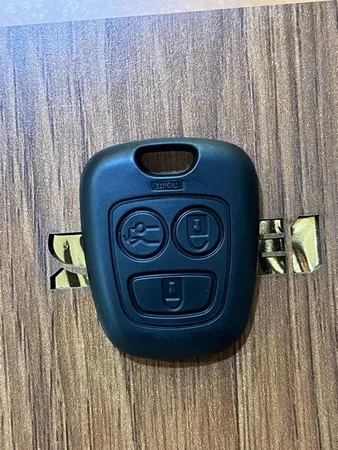 قاب ریموت سوییچ خودرو کروز پلاس مدل سه دکمه مناسب برای دنا