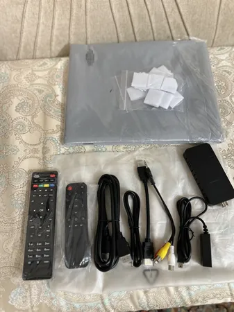 ویدئو پروژکتور النز مدل SD500 Smart Android به همراه پرده نمایش و دو کنترل