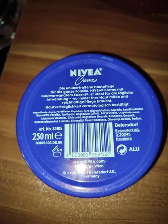 کرم مرطوب کننده نیوآ حجم 250 میلی لیتر