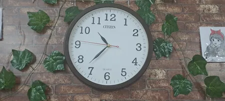 ساعت دیواری عقربه ای سیتیزن طرح دایره مدل اعداد لاتین