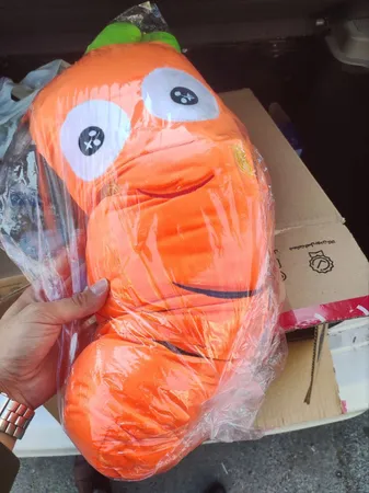 عروسک طرح هویج بالشتی مدل 001 ارتفاع 80 سانتی متر