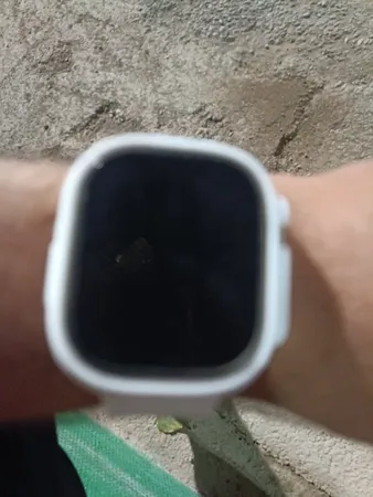 ساعت هوشمند مدل HK9 ULTRA 2 MAX دارای قابلیت های صفحه نمایش رنگی، صفحه نمایش لمسی، کنترل موسیقی (Music Player)، کنترل سطح اکسیژن خون، قابلیت مکالمه از طریق بلوتوث، پشتیبانی از زبان فارسی در منو و سیستم‌عامل بند سیلیکون